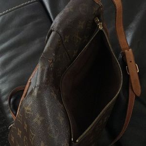 LV Purse